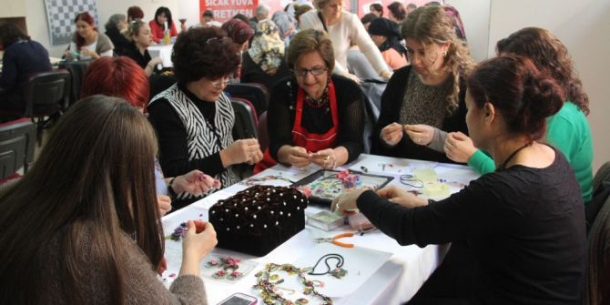 Gaziemir’de Semt Evleri Kadınları Hayata Bağladı