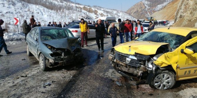 Bitlis’te Otomobille Taksi Çarpıştı: 1 Ölü, 6 Yaralı