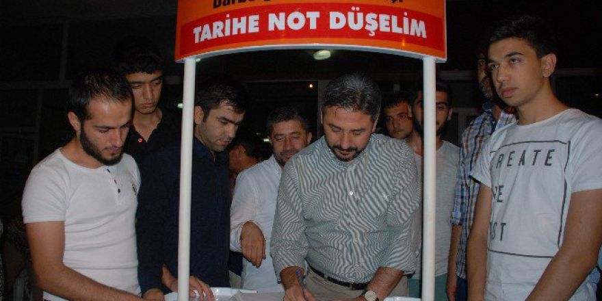 Darbe Girişimine Karşı Tarihe Not Düşüyorlar