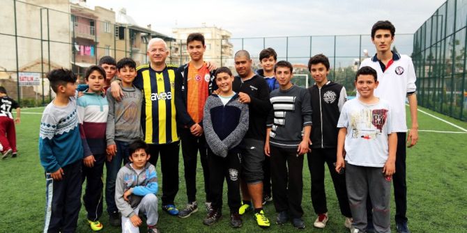 Başkan Görmez Çocuklarla Futbol Oynayarak Stres Attı