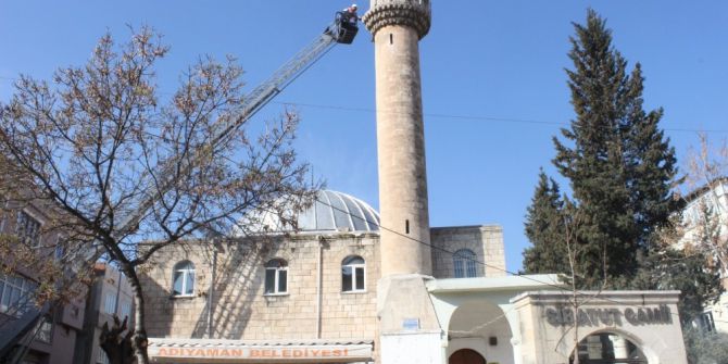 Depremde Zarar Gören Minarenin Şerefesi Yıkıldı