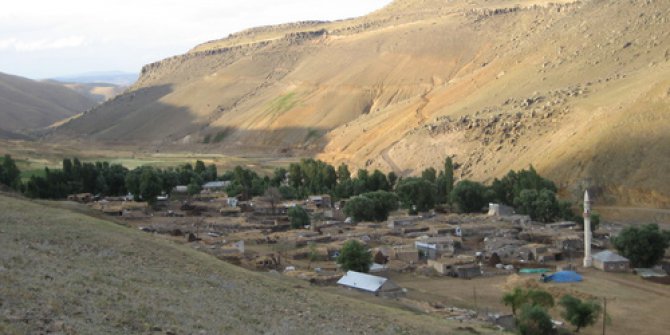 Ağrı Taşlıçay Aşağıdüzmeydan Köyü