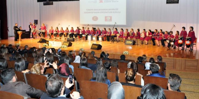 Kadın Girişimcilerden Oluşan Grubun Gösterisi Ayakta Alkışladı