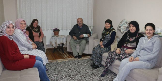 Ak Partili Kadınlardan Hasta Ziyareti