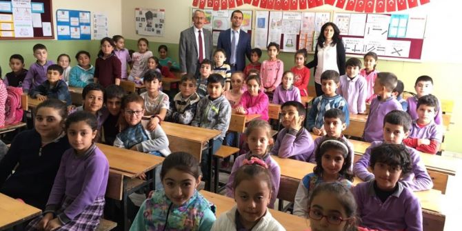 Öğrencilere Çevre Eğitimi Veriliyor