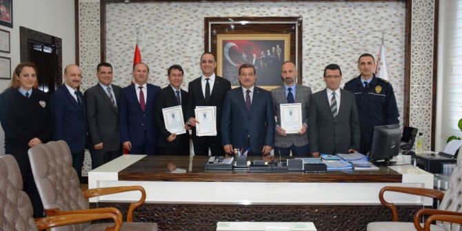 Antalya’da 3 Polis Memuru ’Ayın Polisi’ Seçildi