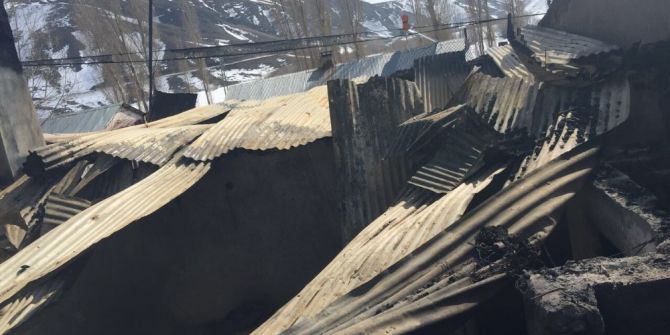 Horasan’da Yangında Bir Ev Kül Oldu