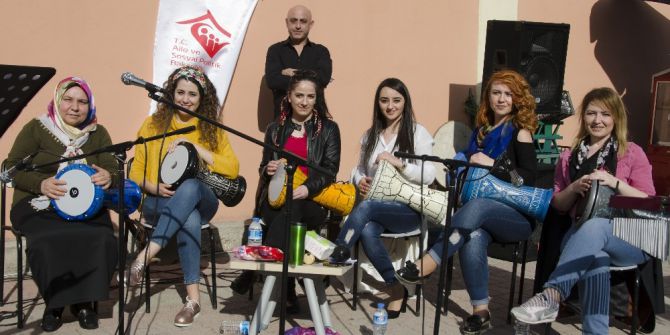 Davullarıyla, Darbukalarla Dünya Kadınlar Günü En Eğlenceli Haliyle Kutladılar