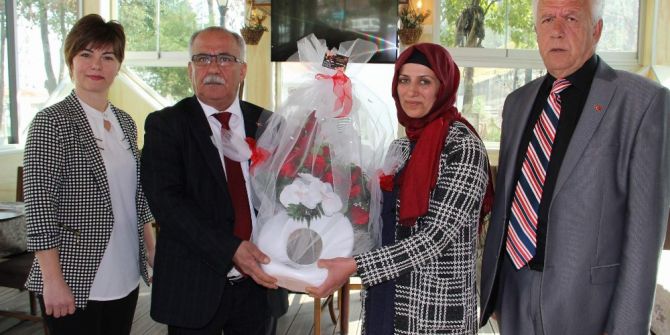 Kadın İşletmeciden Hemcinslerine "Evinizde Oturmayın" Tavsiyesi