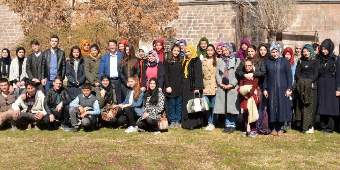 Başkan Yazgı, Anadolu Mektebi Okuma Grubu Öğrencileriyle Buluştu