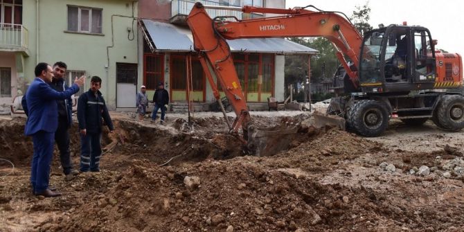 Başkan Cahan Yol Çalışmalarını Yerinde İnceledi