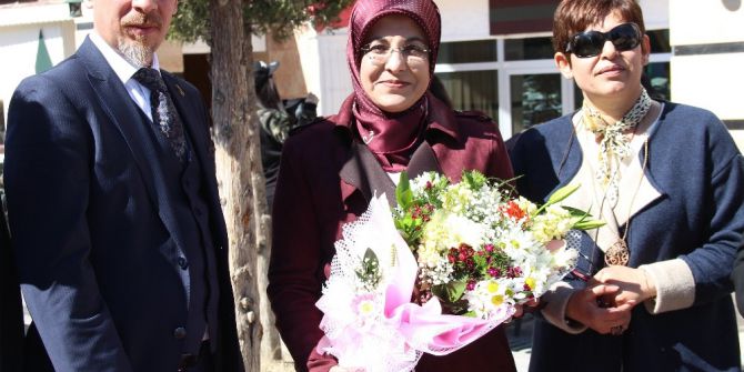 Konya Berberler Ve Kuaförler Odası Kadınlar Gününü Kutladı