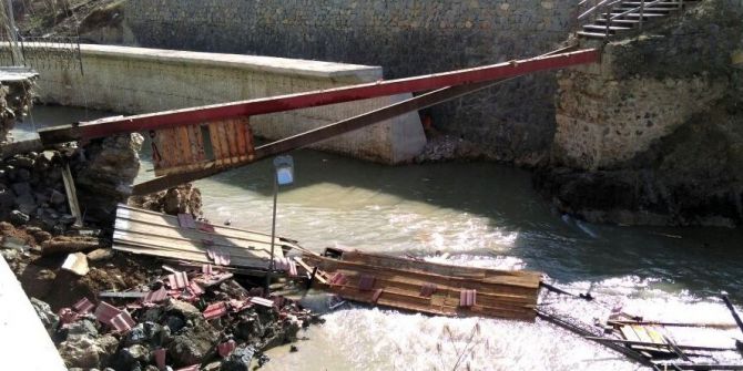 Gümüşhane’de Yaya Köprüsü Çöktü