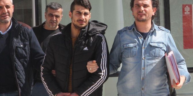 Tırnak Yeme Alışkanlığı, Sapıklık Yapan Gaspçıyı Yakalattı