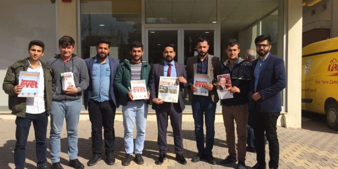 Ak Parti’li Gençler Kılıçdaroğlu’na ‘Evet’ Gazetesi Ve Broşürü Gönderdi