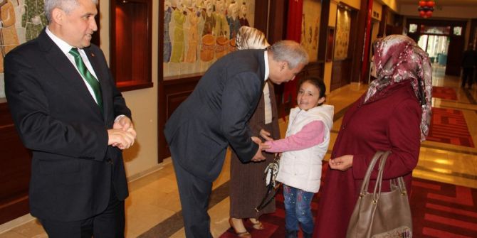 Manisa’da 70 Koruyucu Aile Törenle Sertifika Aldı