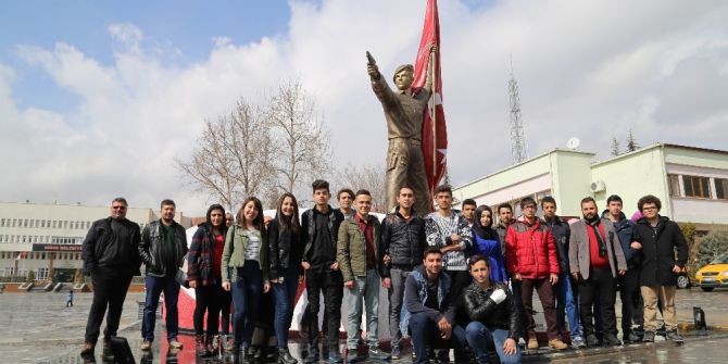 Ereğlili Gençlerden Ömer Halisdemir’in Kabrine Ziyaret