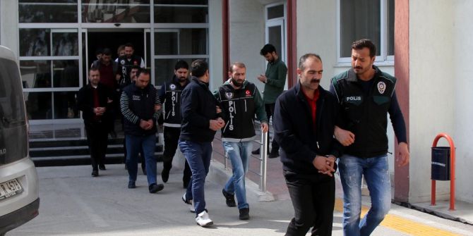 Evi ’Esrar’ Yuvası Haline Getiren Şüpheliler Adliyeye Sevk Edildi