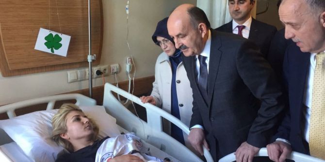 Bakan Müezzinoğlu’ndan Otobüs Kazasında Yaralananlara Ziyaret