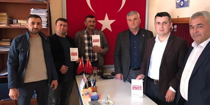 Sarıgöl Ak Parti, Esnafa ’Kararımız Evet’ Kitapçığı Dağıttı