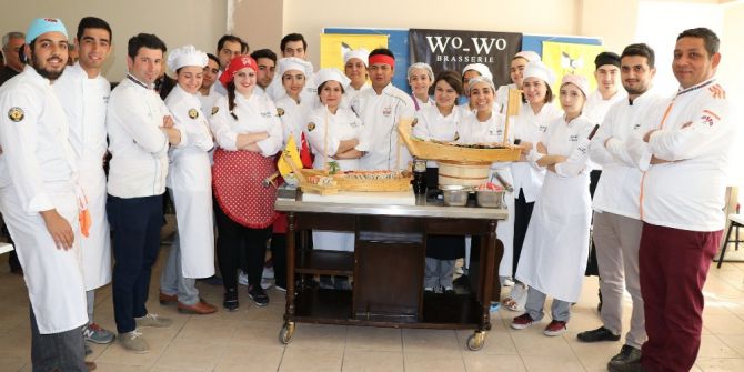 Toros Üniversitesi’nin Aşçılık Öğrencileri Suşi Yapmayı Öğrendi