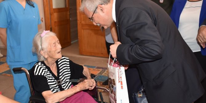 Manisa Protokolü Kadınlar Gününü Kutladı