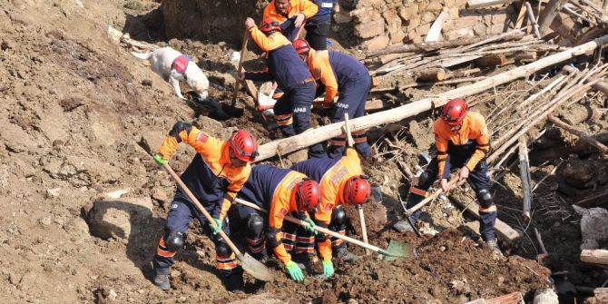 Köyde Yapılan Heyelan Tatbikatı Gerçeği Aratmadı
