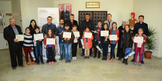 Dinar’da, “Minik Parmaklar Geleceği Programlıyor” Projesi Devam Ediyor
