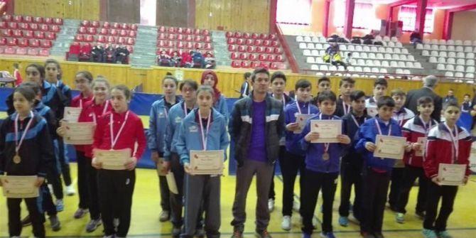 Malatya Masa Tenisi Kız Takımı Birinci Oldu