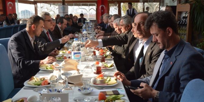 Başkan Eşkinat Muhtarlarla Kahvaltıda Bir Araya Geldi