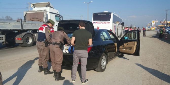 Jandarma Ekipleri Araçları Didik Didik Aradı