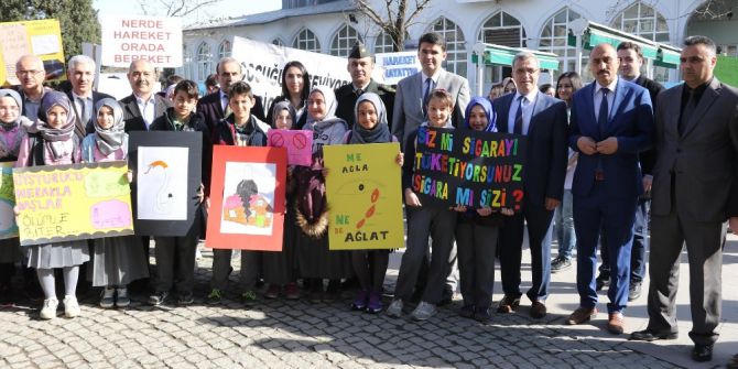 Akyazı’da Yeşilay Haftası Nedeniyle Yürüyüş Düzenlendi