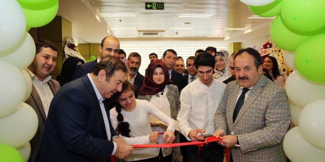 Esenyurt’ta ’En Özel’ Öğrenciler Ayakta Alkışlandı