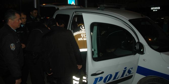 Otomobil Polis Aracına Çarptı: 1’i Kadın 3 Polis Memuru Yaralandı