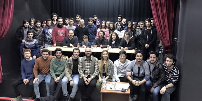 Her Öğrencisi İle Ayrı Selamlaşan Öğretmenin Yerli Versiyonu Sosyal Medyada Fenomen Oldu