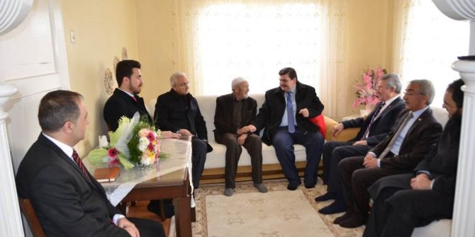 El-bab Şehidinin Dedesine Taziye Ziyareti