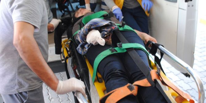 Üniversitede Sevgilisine Satırla Saldıran Gence 15 Yıl Hapis