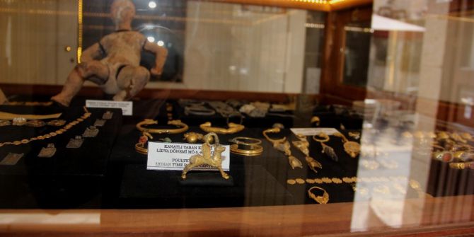 Cam Müzesindeki Altın Ve Gümüş Eserler Göz Kamaştırıyor