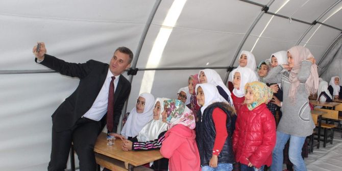 Depremzede Öğrenciler Ders Başı Yaptı