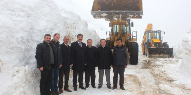 Batı’da Yaz, Muş’ta 3,5 Metre Kar