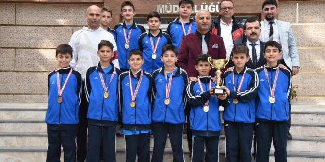 Başarılı Basketbolculardan Yunusemre’ye Teşekkür