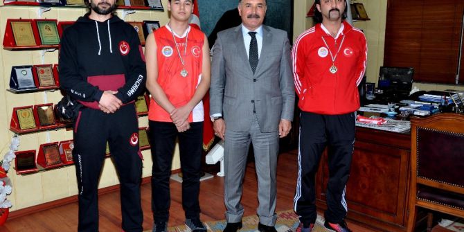 Başkan Tuna, Şampiyon Sporcuları Makamında Ağırladı