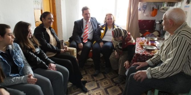 Burhaniye’de Gönüllü Torunlar İş Başında