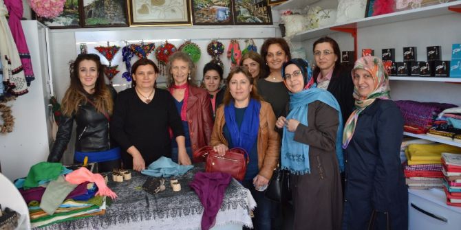 Kadınlar Kendi Yazmalarına Baskı Yaptılar