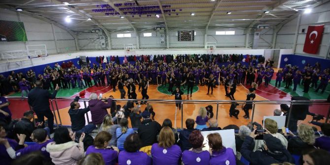 Karşıyakalı Kadınlardan ’Eşitlik Ve Adalet’ Çağrısı