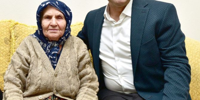 84 Yaşındaki Emine Ninenin Dünya Kadınlar Gününde Dünyası Aydınlandı