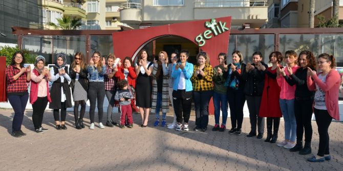 İşitme Engelli Kadınlar Kahvaltıda Buluştu