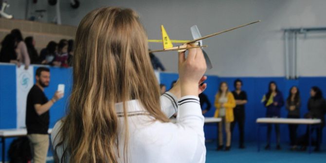 Kendileri Yaptılar, Kendileri Uçurdular