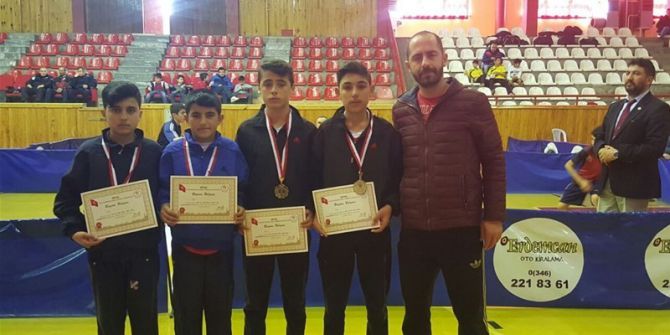 Erzincan Masa Tenisinde Finallerde
