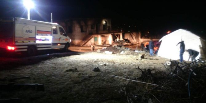 Evi Yanan Aileye Afad’dan Çadır